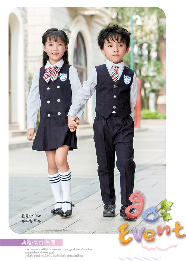 幼兒園校服帶時(shí)尚馬甲很有辨識(shí)度